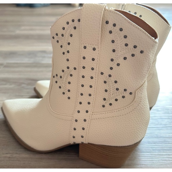 🆕 Women’s Off White Twyla Western Boots - Picture 5 of 14